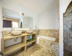 Magnificent Villa With sea Views