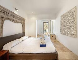 Magnificent Villa With sea Views