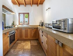 Magnificent Villa With sea Views