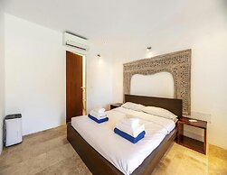 Magnificent Villa With sea Views