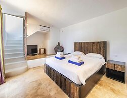 Magnificent Villa With sea Views