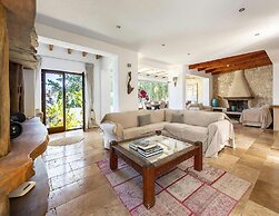 Magnificent Villa With sea Views