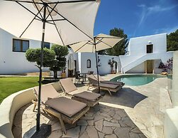 Magnificent Villa With sea Views