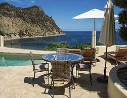 Magnificent Villa With sea Views