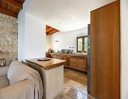 Magnificent Villa With sea Views