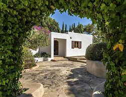 Magnificent Villa With sea Views