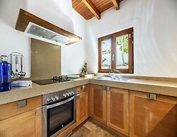 Magnificent Villa With sea Views