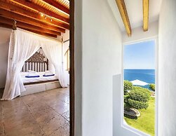 Magnificent Villa With sea Views