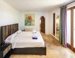 Magnificent Villa With sea Views