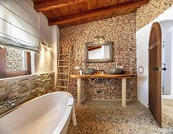 Magnificent Villa With sea Views