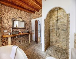 Magnificent Villa With sea Views