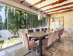 Magnificent Villa With sea Views