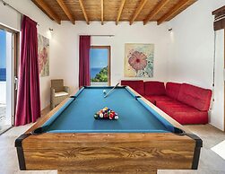 Magnificent Villa With sea Views