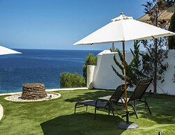 Magnificent Villa With sea Views