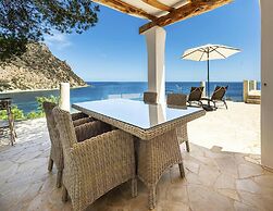 Magnificent Villa With sea Views