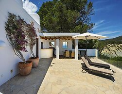 Magnificent Villa With sea Views