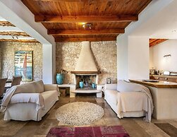 Magnificent Villa With sea Views