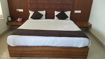 Dhurva Hotel and Resort