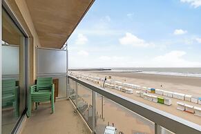 Apartment in Blankenberge With Terrace