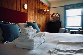 The London And Paris Hotel