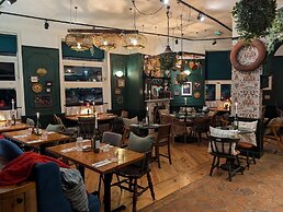 The London And Paris Hotel