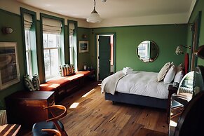 The London And Paris Hotel