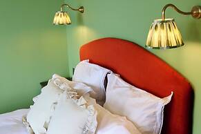 The London And Paris Hotel