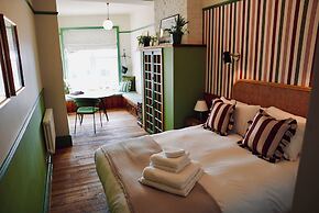 The London And Paris Hotel