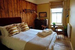 The London And Paris Hotel