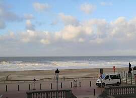 Flat in Blankenberge With Harbour Views