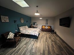 Pine Studio Apartment- Your Own Quiet Space!