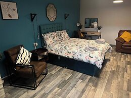 Pine Studio Apartment- Your Own Quiet Space!