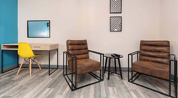 Pine Studio Apartment- Your Own Quiet Space!