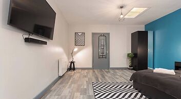 Pine Studio Apartment- Your Own Quiet Space!