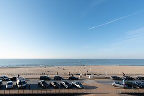 Apartment in Mariakerke With Stunning Sea View