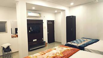 taj plaza paying guest house