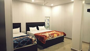 taj plaza paying guest house