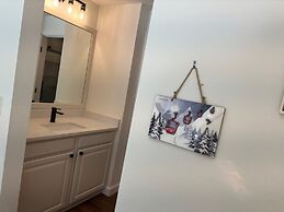 Beautiful Renovated 1br Lakeside Condo 1 Bedroom Condo