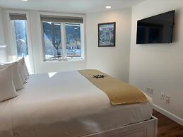 Beautiful Renovated 1br Lakeside Condo 1 Bedroom Condo