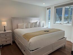 Beautiful Renovated 1br Lakeside Condo 1 Bedroom Condo