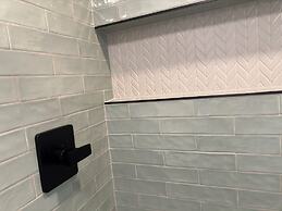 Beautiful Renovated 1br Lakeside Condo 1 Bedroom Condo