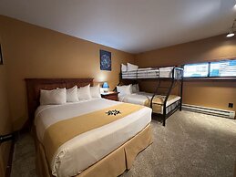 Lakeside, Spacious, Modern 2br - Sleeps Up To 8 2 Bedroom Condo