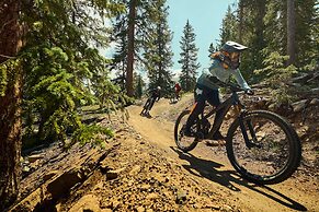 Lakeside, Spacious, Modern 2br - Sleeps Up To 8 2 Bedroom Condo