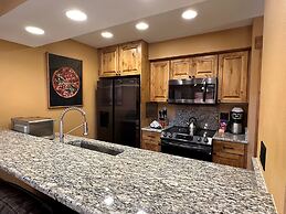 Lakeside, Spacious, Modern 2br - Sleeps Up To 8 2 Bedroom Condo