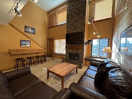 Lakeside, Spacious, Modern 2br - Sleeps Up To 8 2 Bedroom Condo