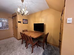 Lakeside, Spacious, Modern 2br - Sleeps Up To 8 2 Bedroom Condo