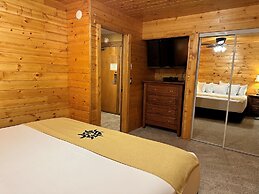 Lakeside, Spacious, Modern 2br - Sleeps Up To 8 2 Bedroom Condo