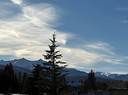 Lakeside, Spacious, Modern 2br - Sleeps Up To 8 2 Bedroom Condo