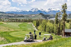 Lakeside, Spacious, Modern 2br - Sleeps Up To 8 2 Bedroom Condo