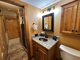 Lakeside, Spacious, Modern 2br - Sleeps Up To 8 2 Bedroom Condo